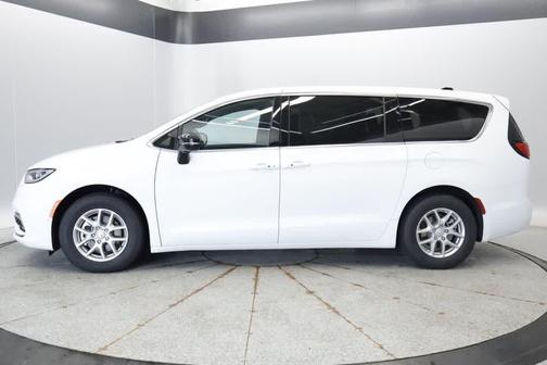 Bright White Clearcoat 2026 Chrysler Pacifica L