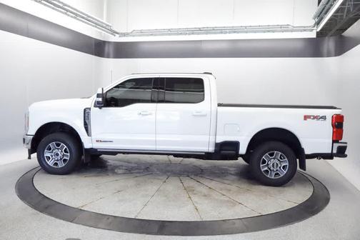 Star White Metallic Tri-Coat 2023 Ford F-350 Lariat