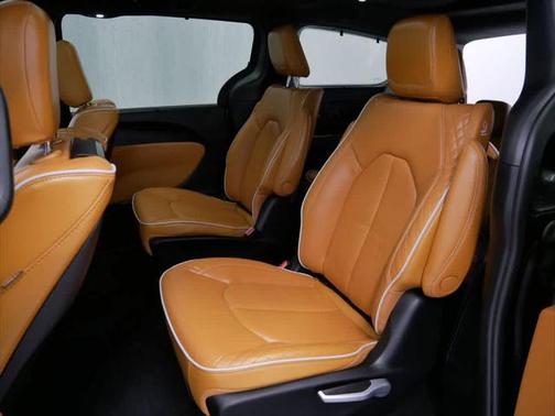 2023 Chrysler Pacifica L