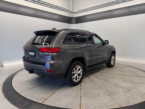 Granite Crystal Metallic Clearcoat 2017 Jeep Grand Cherokee Trailhawk
