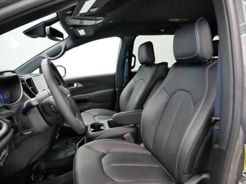 2025 Chrysler Pacifica L