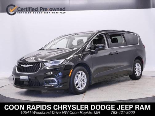 Brilliant Black Crystal Pearlcoat 2023 Chrysler Pacifica Touring L