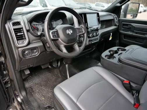 2024 RAM 3500 Tradesman Regular Cab 4x4 8' Box