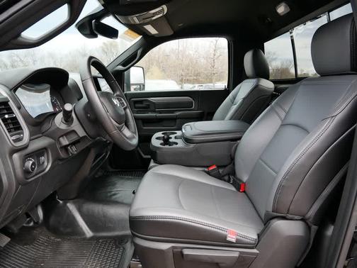 2024 RAM 3500 Tradesman Regular Cab 4x4 8' Box