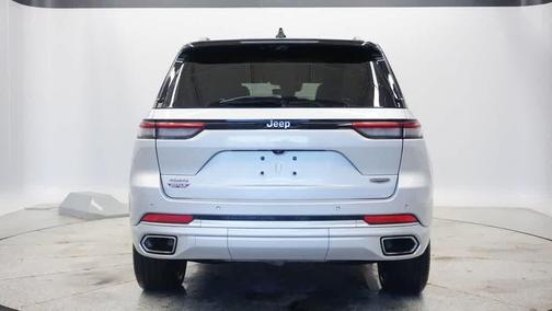 2022 Jeep Grand Cherokee Summit