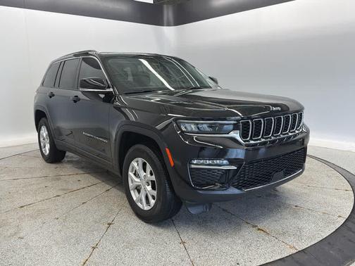 Diamond Black Crystal Pearlcoat 2023 Jeep Grand Cherokee Limited