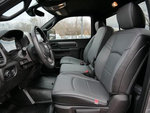 2024 RAM 3500 Tradesman Regular Cab 4x4 8' Box