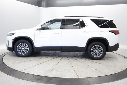 Summit White 2022 Chevrolet Traverse LT Cloth