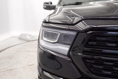Diamond Black Crystal Pearlcoat 2023 RAM 1500 Big Horn/Lone Star