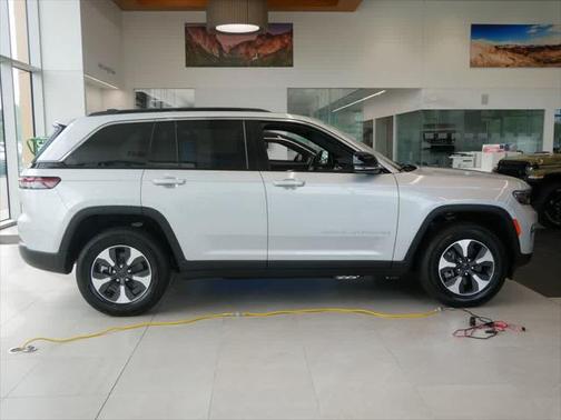 2025 Jeep Grand Cherokee 4xe Base