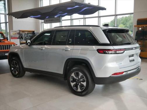 2025 Jeep Grand Cherokee 4xe Base