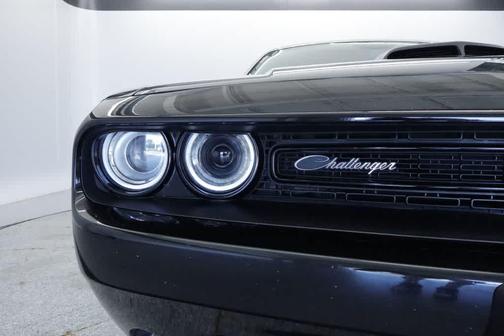 Pitch Black Clearcoat 2016 Dodge Challenger R/T