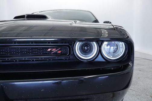 Pitch Black Clearcoat 2016 Dodge Challenger R/T