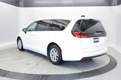 Bright White Clearcoat 2023 Chrysler Pacifica Touring L