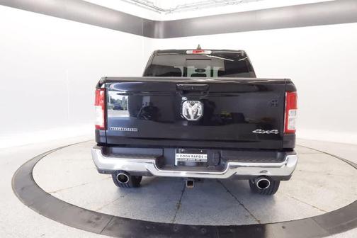 Diamond Black Crystal Pearlcoat 2022 RAM 1500 Big Horn/Lone Star