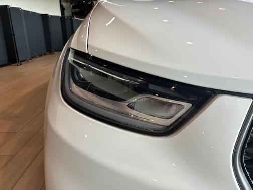 Bright White Clearcoat 2026 Chrysler Pacifica L