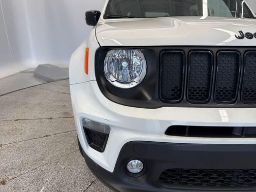 Alpine White Clearcoat 2022 Jeep Renegade Altitude