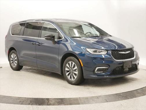 2025 Chrysler Pacifica Hybrid Select