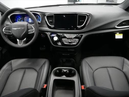 2025 Chrysler Pacifica Hybrid Select
