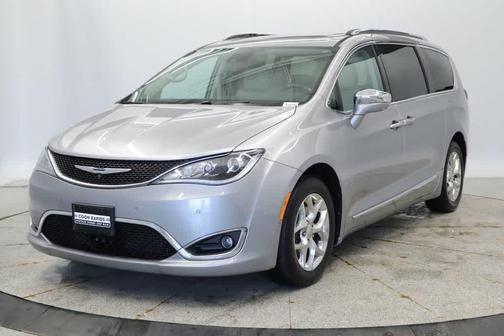 Billet Silver Metallic Clearcoat 2017 Chrysler Pacifica Limited