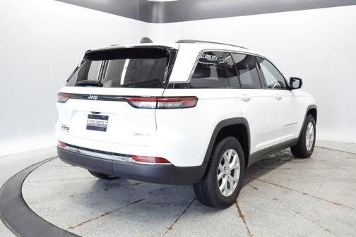 Bright White Clearcoat 2023 Jeep Grand Cherokee Limited