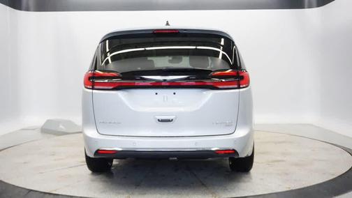 Silver Mist Clearcoat 2024 Chrysler Pacifica Limited