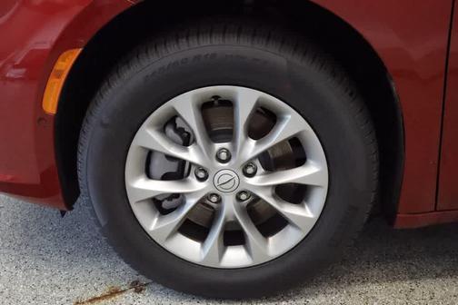 Red Hot Pearlcoat 2026 Chrysler Pacifica L