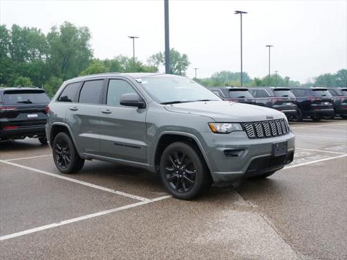 2022 Jeep Grand Cherokee Laredo