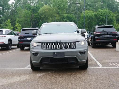 2022 Jeep Grand Cherokee Laredo