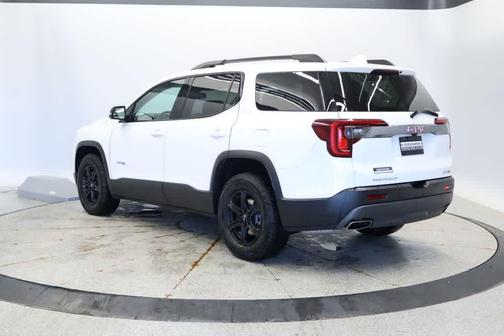 White Frost Tricoat 2022 GMC Acadia AWD AT4