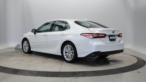 Wind Chill Pearl 2020 Toyota Camry Hybrid XLE
