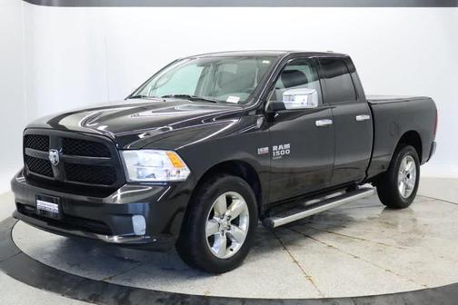 Brilliant Black Crystal Pearlcoat 2019 RAM 1500 Express