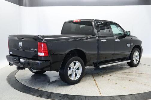 Brilliant Black Crystal Pearlcoat 2019 RAM 1500 Express