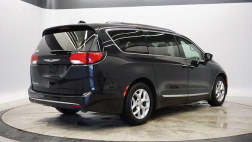 2018 Chrysler Pacifica Touring-L