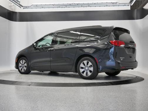 2018 Chrysler Pacifica Hybrid Touring Plus