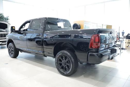 Diamond Black Crystal Pearlcoat 2026 RAM 2500 Laramie Crew Cab 4x4 6'4' Box