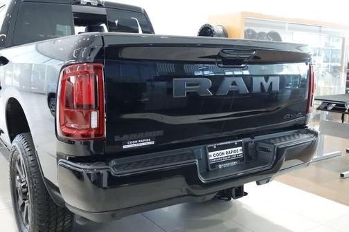 Diamond Black Crystal Pearlcoat 2026 RAM 2500 Laramie Crew Cab 4x4 6'4' Box