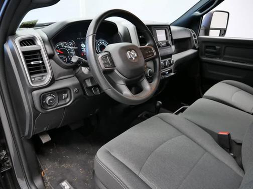 2024 RAM 2500 Tradesman Crew Cab 4x4 6'4' Box