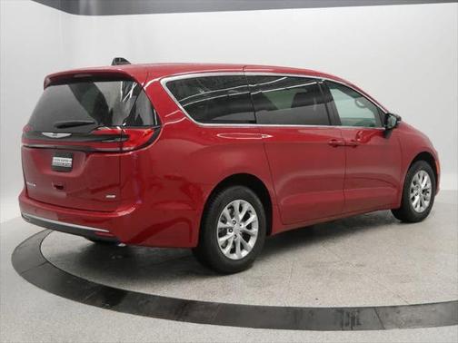 2025 Chrysler Pacifica L