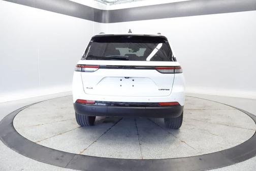 Bright White Clearcoat 2023 Jeep Grand Cherokee Limited