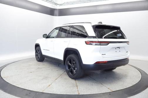 Bright White Clearcoat 2023 Jeep Grand Cherokee Limited