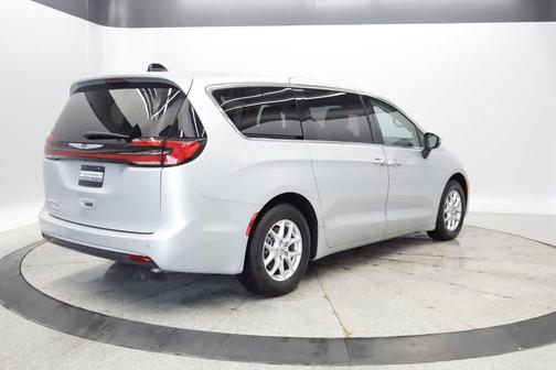 Silver Mist Clearcoat 2023 Chrysler Pacifica Touring L