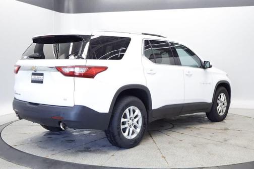 Summit White 2018 Chevrolet Traverse LT Cloth