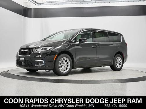 Diamond Black Crystal Pearlcoat 2026 Chrysler Pacifica L