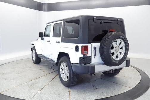 Bright White Clearcoat 2017 Jeep Wrangler Unlimited Sahara