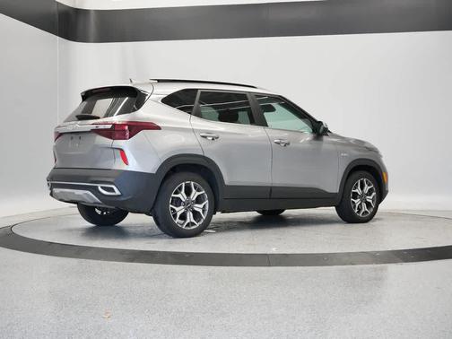 2022 Kia Seltos EX
