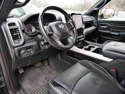 2019 RAM 2500 Laramie Crew Cab 4x4 6'4' Box