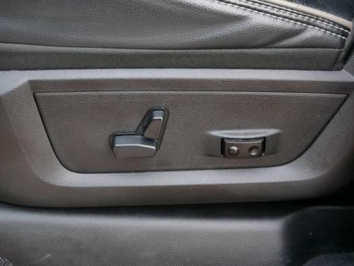 2019 RAM 2500 Laramie Crew Cab 4x4 6'4' Box