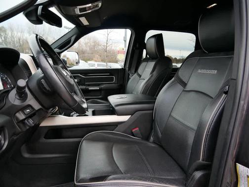 2019 RAM 2500 Laramie Crew Cab 4x4 6'4' Box