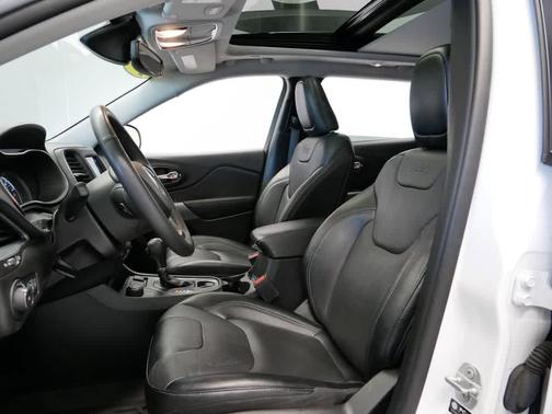 2022 Jeep Cherokee Latitude Lux